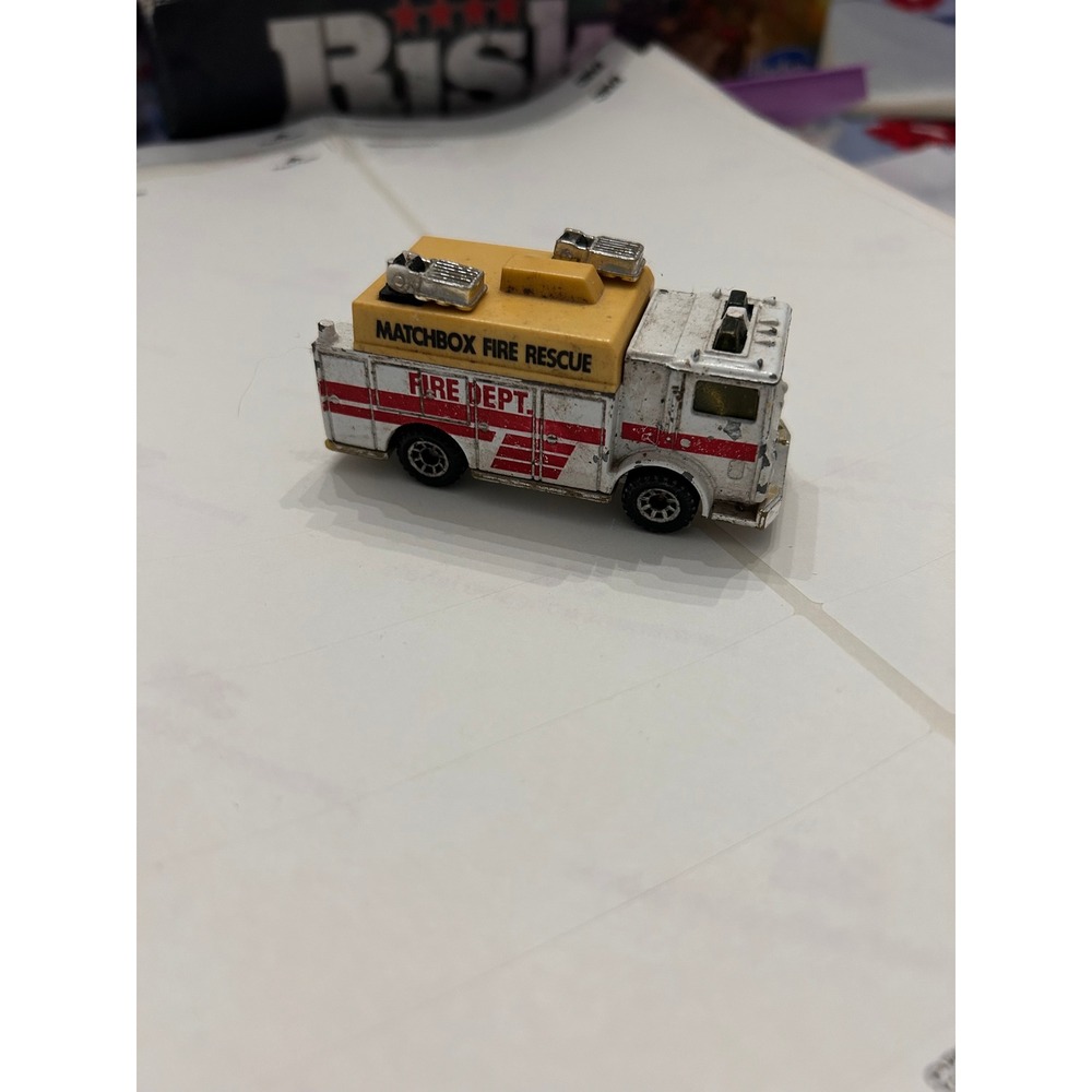 Vintage 1991 Matchbox Mack Auxiliary Power Truck Fire Dept Rescue White Red 1:64